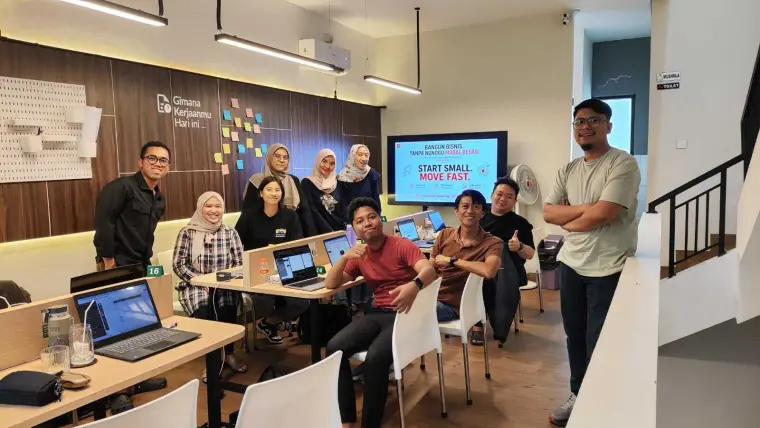 RevoU alumni hangout